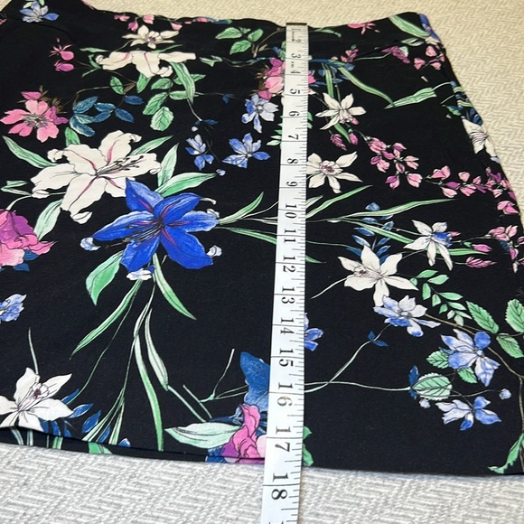Floral Black Skort. S.C& Co. Size 8 - Picture 3 of 8